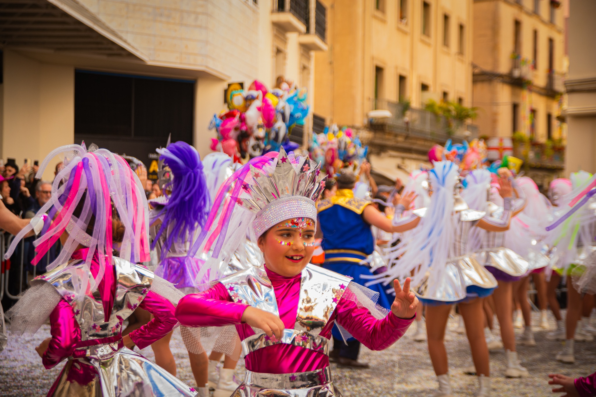 Carnaval en Sitges, rúa y color